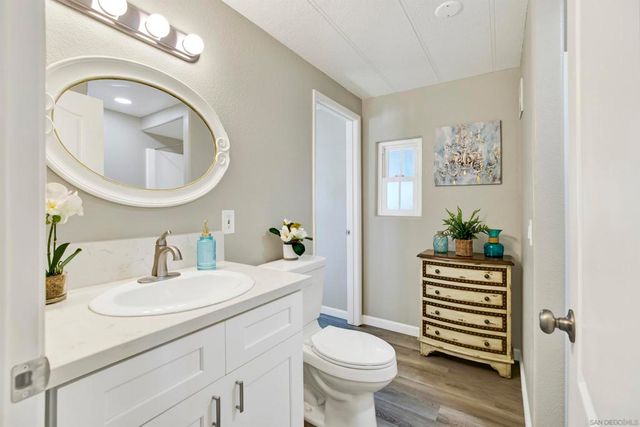 245 W Bobier Dr 23, Vista, CA 92083