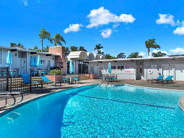 245 W Bobier Dr 23, Vista, CA 92083