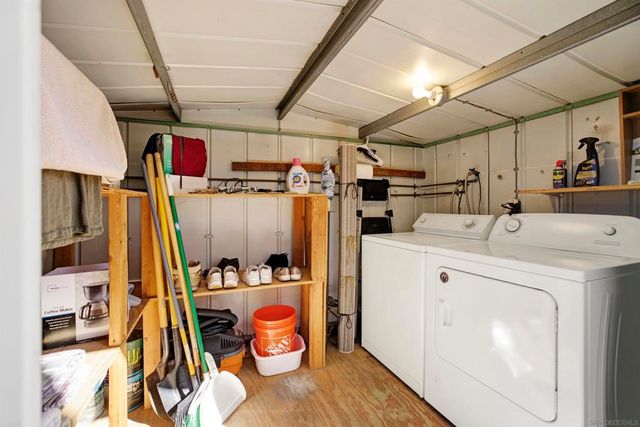 245 W Bobier Dr 23, Vista, CA 92083