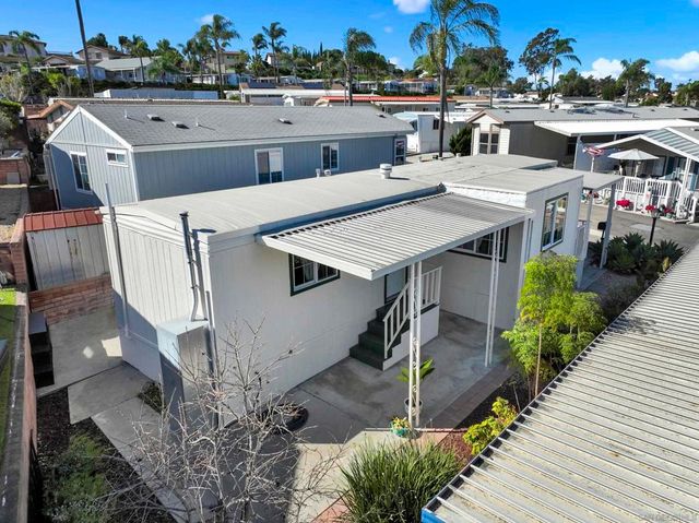 245 W Bobier Dr 23, Vista, CA 92083