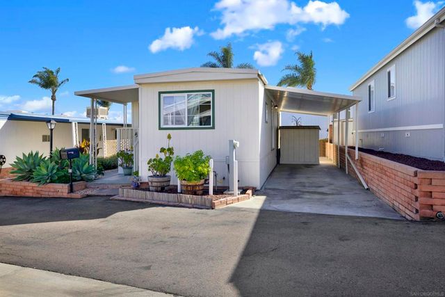 245 W Bobier Dr 23, Vista, CA 92083