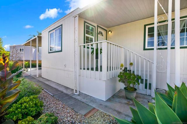 245 W Bobier Dr 23, Vista, CA 92083