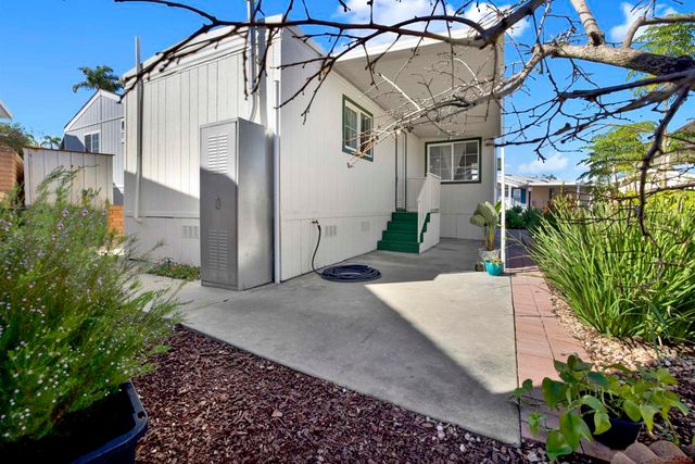 245 W Bobier Dr 23, Vista, CA 92083