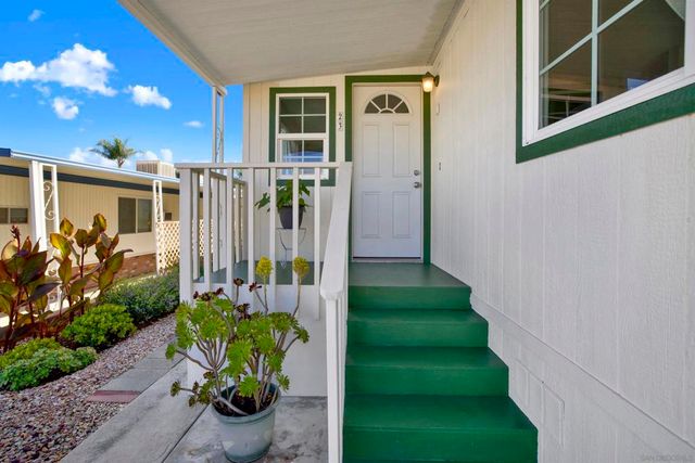 245 W Bobier Dr 23, Vista, CA 92083
