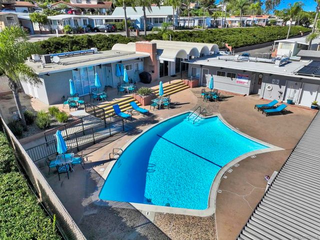 245 W Bobier Dr 23, Vista, CA 92083