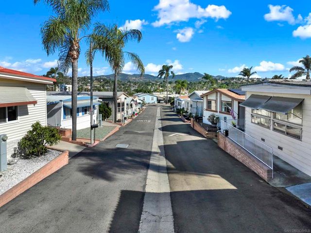 245 W Bobier Dr 23, Vista, CA 92083