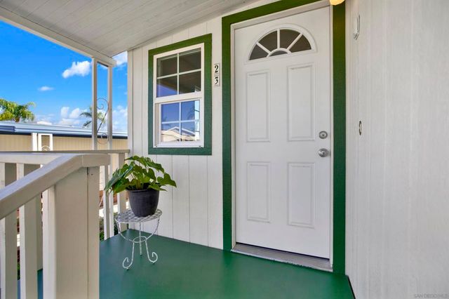 245 W Bobier Dr 23, Vista, CA 92083