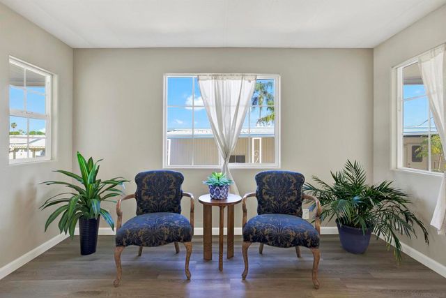 245 W Bobier Dr 23, Vista, CA 92083