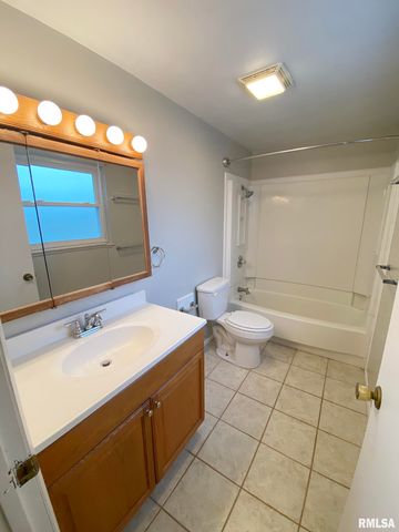 1915 W Marlene Ave Apt B, Peoria, IL 61614