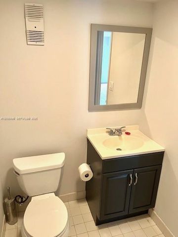 3920 Inverrary Boulevard 204C, Lauderhill, FL 33319