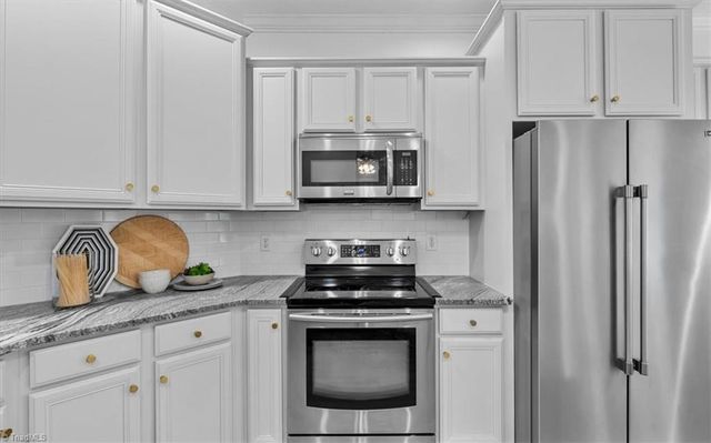 210 Hunters Glen Drive, Summerfield, NC 27358