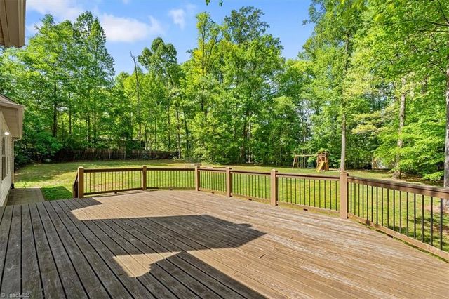 210 Hunters Glen Drive, Summerfield, NC 27358