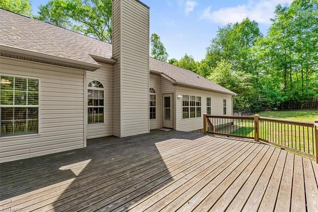210 Hunters Glen Drive, Summerfield, NC 27358