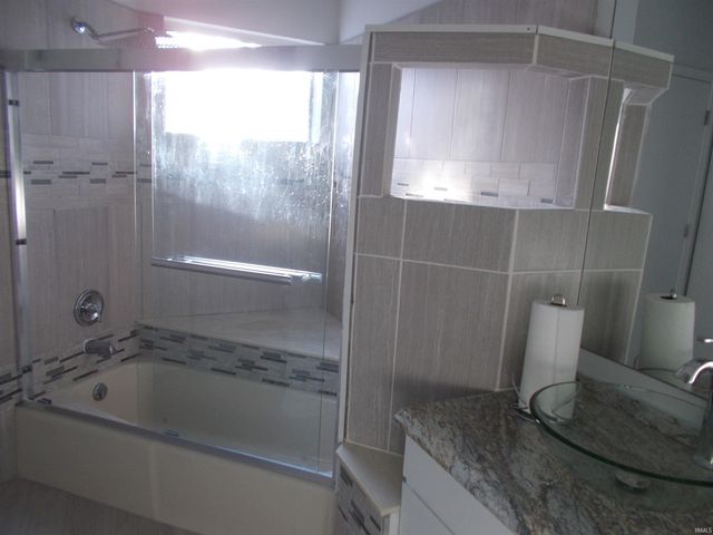 1982 E Bay Pointe Drive C34, Bloomington, IN 47401