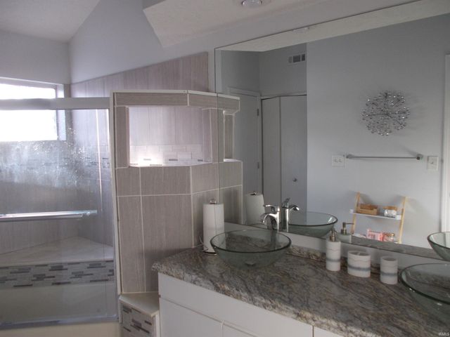 1982 E Bay Pointe Drive C34, Bloomington, IN 47401