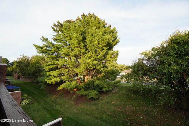 3741 Hurstbourne Ridge Blvd, Louisville, KY 40299