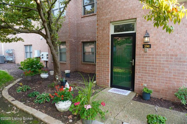 3741 Hurstbourne Ridge Blvd, Louisville, KY 40299