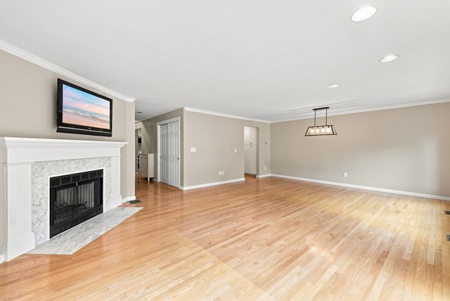 770 Salisbury St 423, Worcester, MA 01609