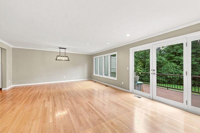770 Salisbury St 423, Worcester, MA 01609