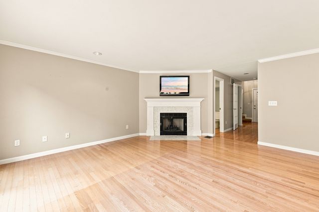 770 Salisbury St 423, Worcester, MA 01609