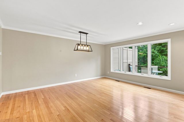 770 Salisbury St 423, Worcester, MA 01609