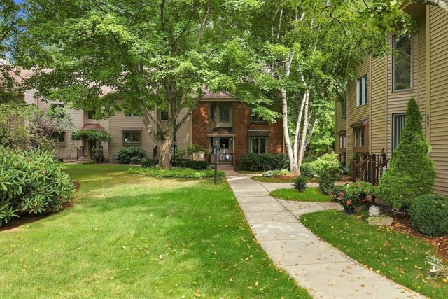770 Salisbury St 423, Worcester, MA 01609