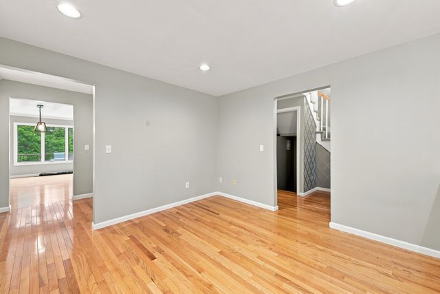 770 Salisbury St 423, Worcester, MA 01609