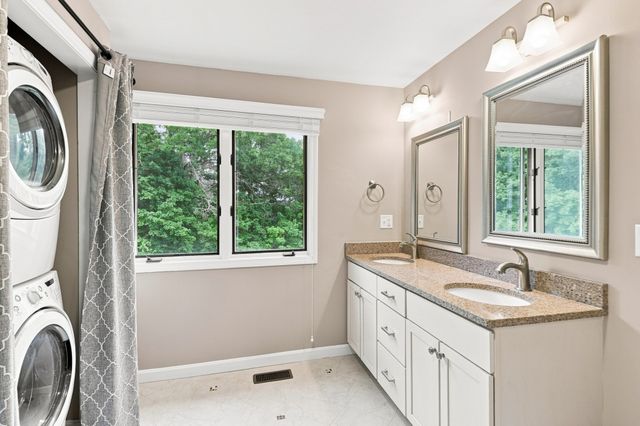 770 Salisbury St 423, Worcester, MA 01609