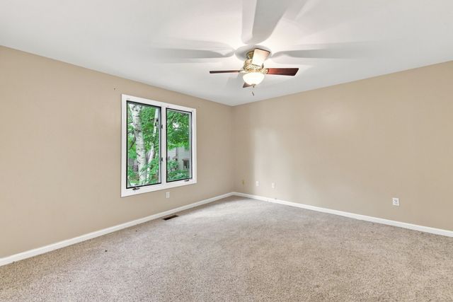 770 Salisbury St 423, Worcester, MA 01609
