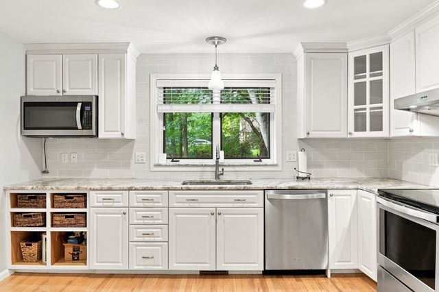 770 Salisbury St 423, Worcester, MA 01609