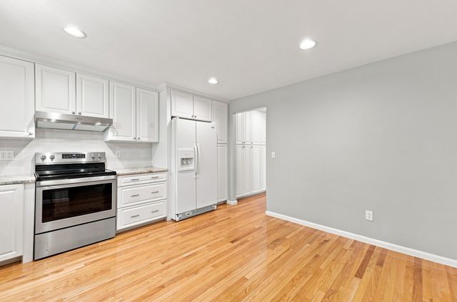 770 Salisbury St 423, Worcester, MA 01609