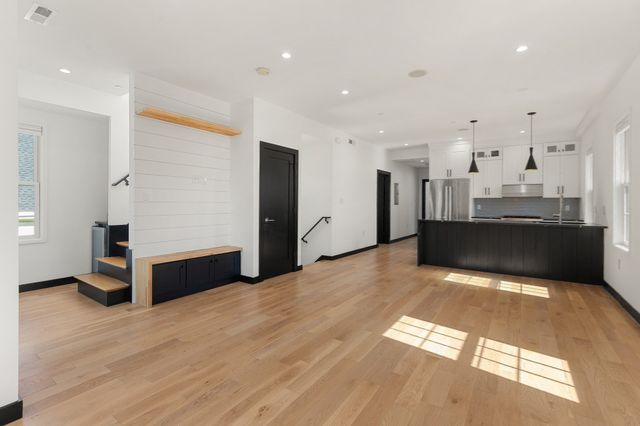 14 Carlton St C, Somerville, MA 02143
