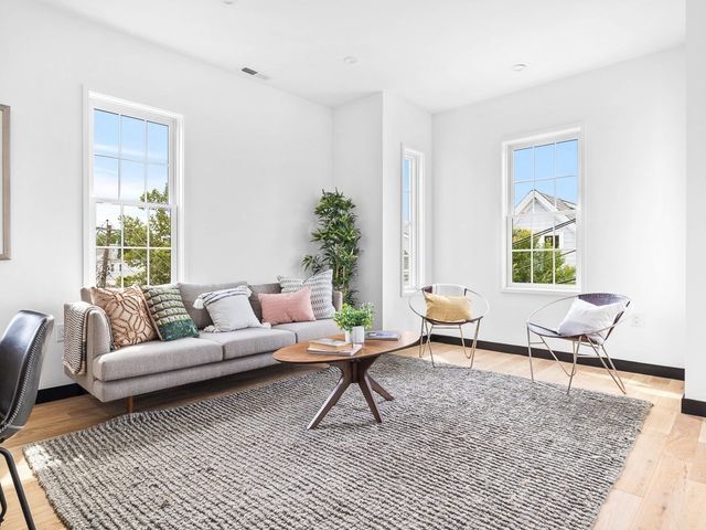 14 Carlton St C, Somerville, MA 02143