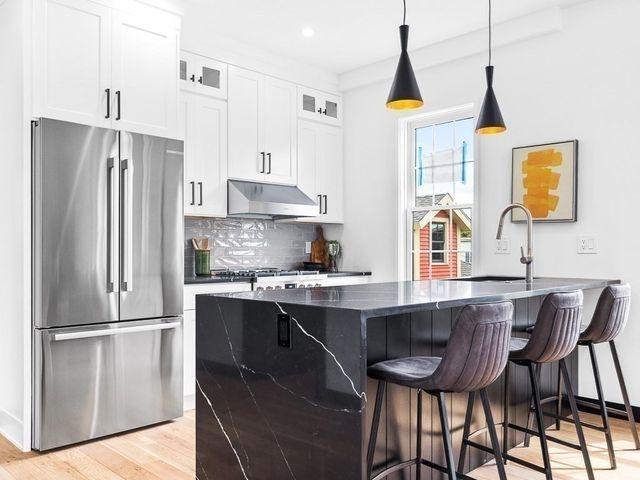 14 Carlton St C, Somerville, MA 02143