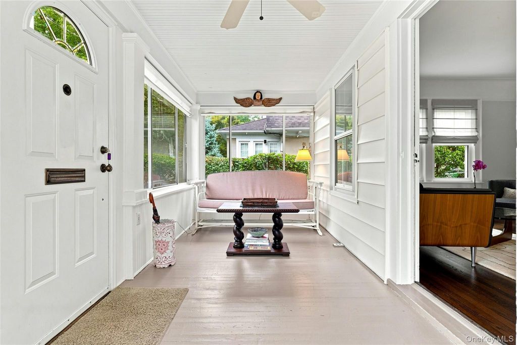 185 Crocus Avenue, Floral Park, NY 11001 — photo 3