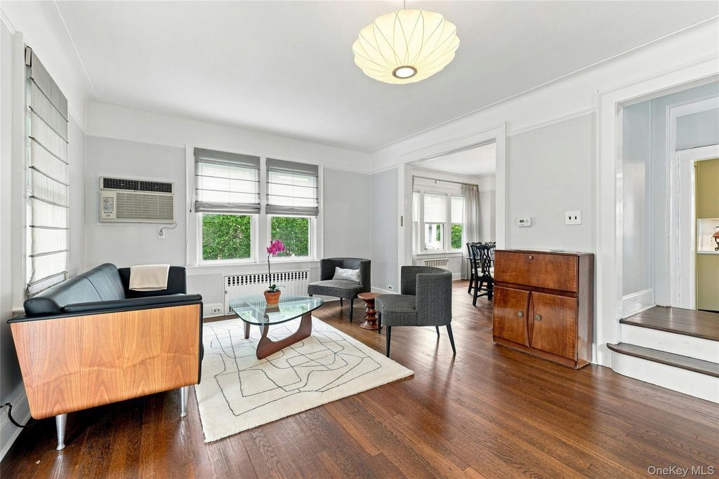 185 Crocus Avenue, Floral Park, NY 11001 — photo 5