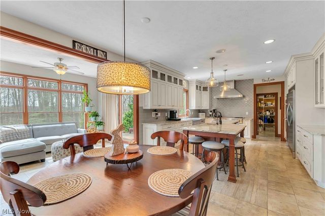 32811 Saint James Trail, Avon, OH 44011