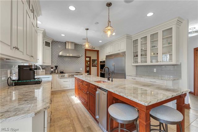 32811 Saint James Trail, Avon, OH 44011