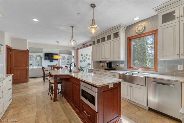 32811 Saint James Trail, Avon, OH 44011