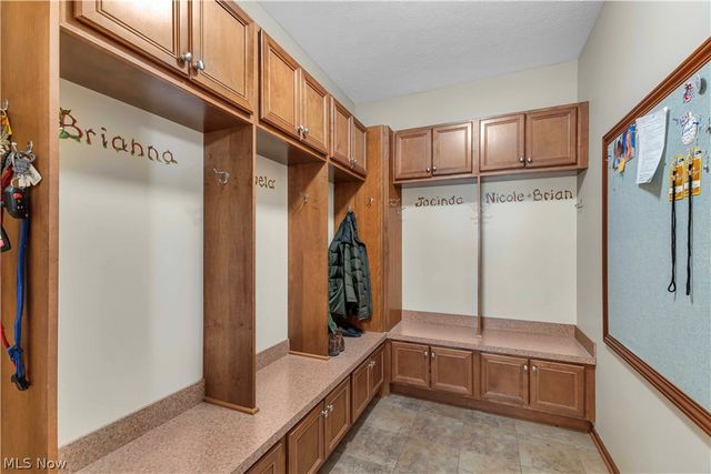 32811 Saint James Trail, Avon, OH 44011