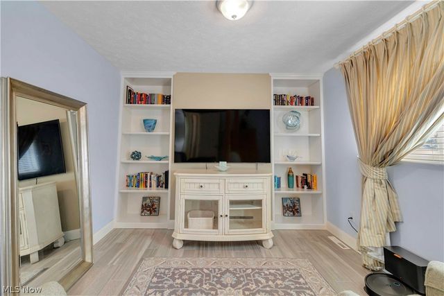 32811 Saint James Trail, Avon, OH 44011