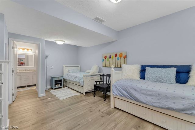 32811 Saint James Trail, Avon, OH 44011