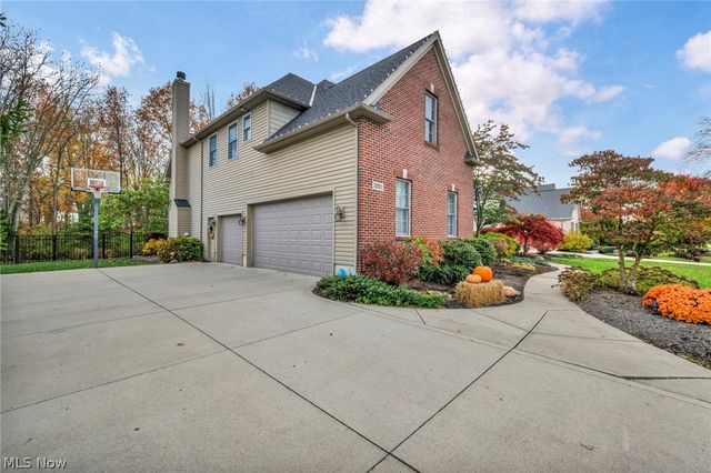 32811 Saint James Trail, Avon, OH 44011
