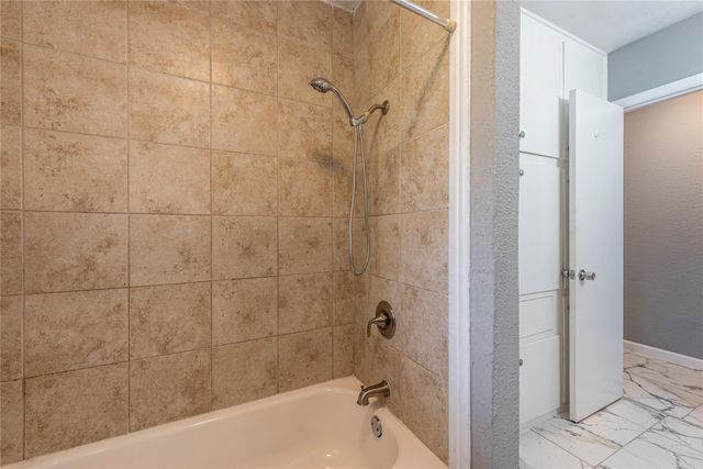 2511 Meadow Lane, La Marque, TX 77568