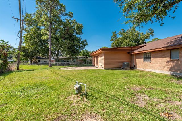 2511 Meadow Lane, La Marque, TX 77568