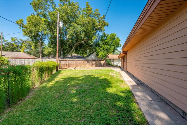 2511 Meadow Lane, La Marque, TX 77568