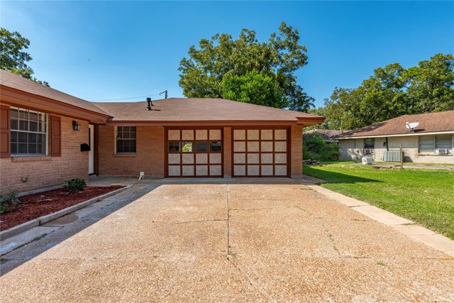 2511 Meadow Lane, La Marque, TX 77568