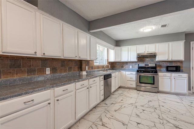 2511 Meadow Lane, La Marque, TX 77568