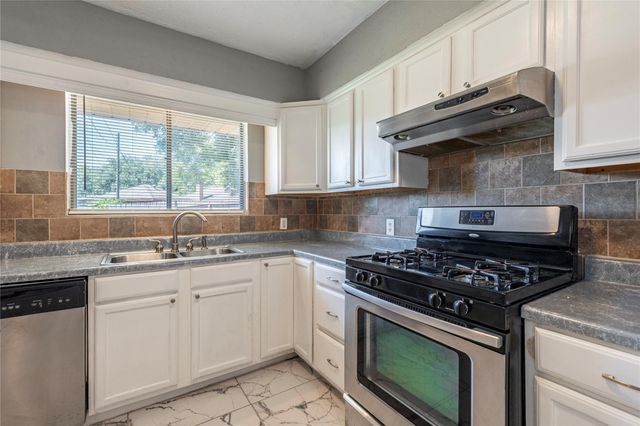 2511 Meadow Lane, La Marque, TX 77568