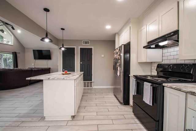 160 ACR 319, Frankston, TX 75763